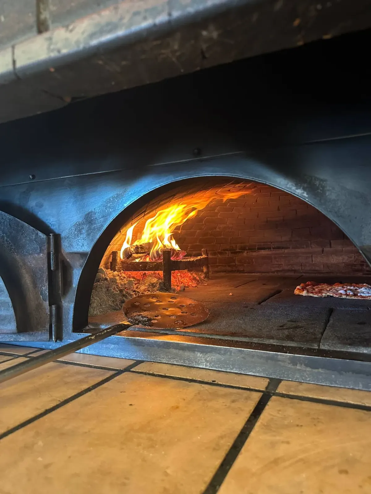 Forno a legna di Pizza Pazza Fermo